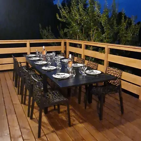La Maison De Chateau Trompette بيت للعطل *