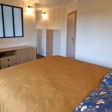 La Maison De Chateau Trompette بيت للعطل *